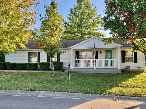 846 N White Oaks Ln, Oak Grove, MO 64075