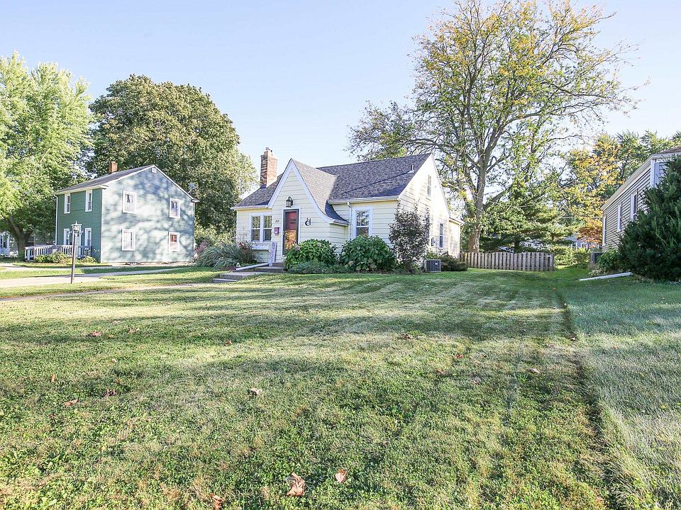 209 Sunset Ln, Mount Morris, IL 61054 | Zillow