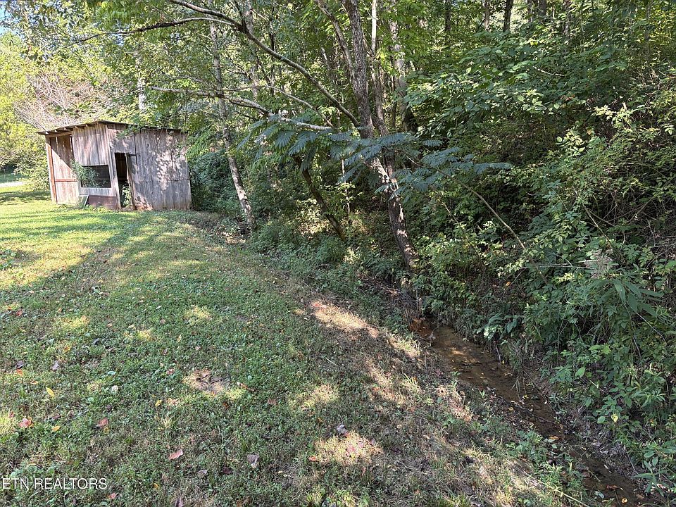 1st image of 204 Hughes Hollow Rd