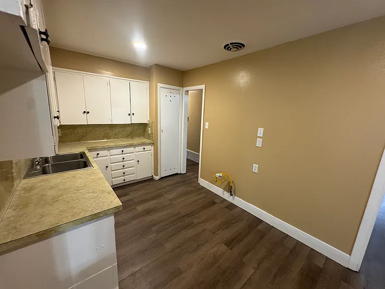 5525 Anderson St — Photo 23