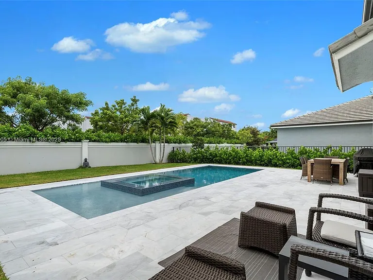 3142 Poinciana St — Photo 15