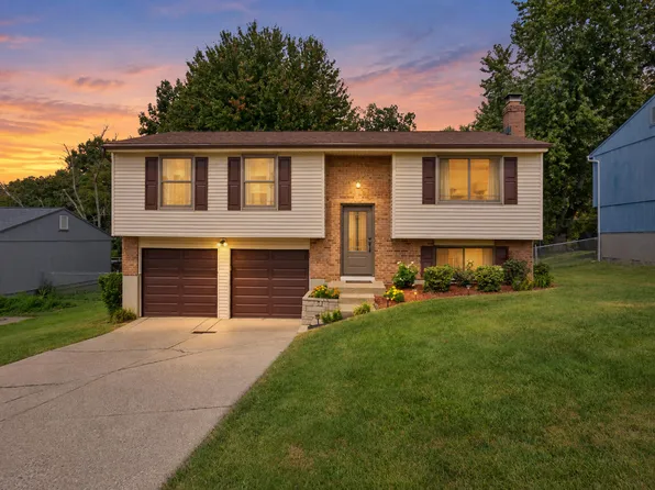 8 Crystal Lake Dr, Covington, KY 41017