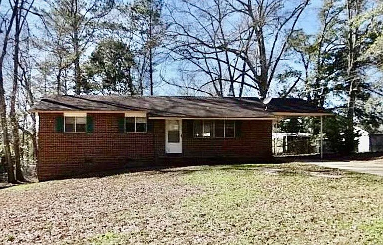 1215 Winifred Ln — Photo 2