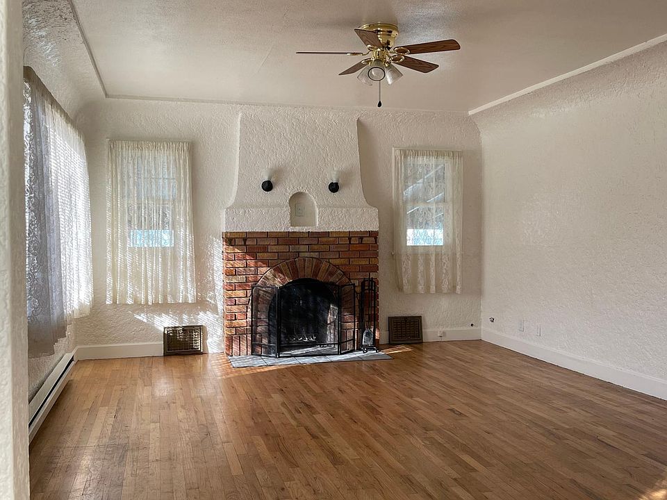 Upstairs Living Room w Fireplace