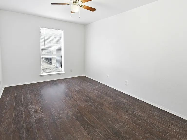 3324 Green Ridge St — Photo 9