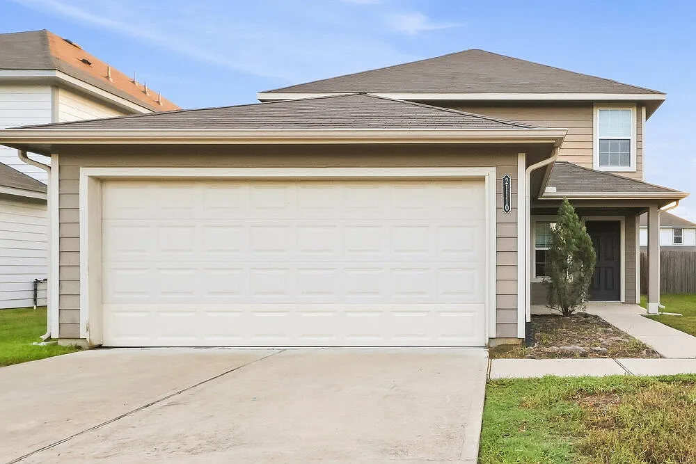 4 bed, 2.5 bath, 1736 sqft, $2,050 — Photo 1