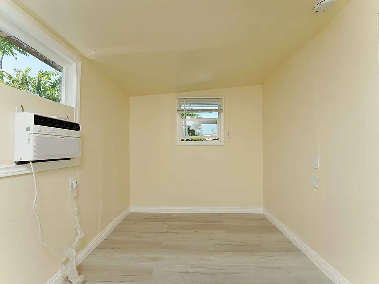 11507Medi — Photo 4