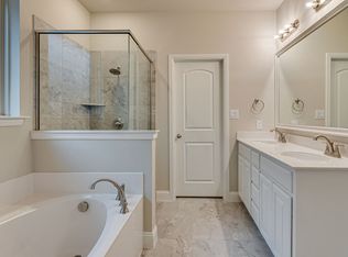 136 Colonial Dr, Joshua, TX 76058