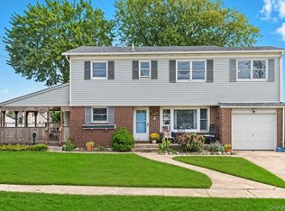 395 Pacific St, Massapequa Park, NY 11762