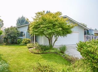 2915 Lois Ln, Grants Pass, OR 97527