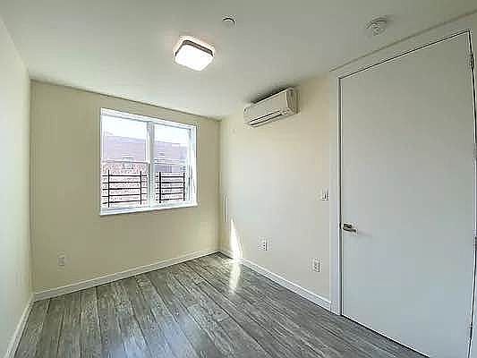 5th image of 596 E 19th St #4