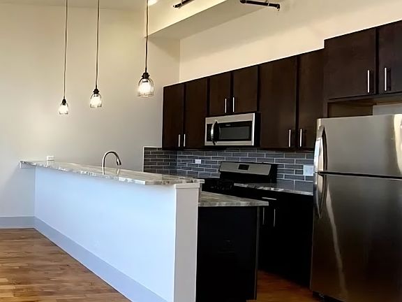 2nd image of 1435 W 21st St #327
