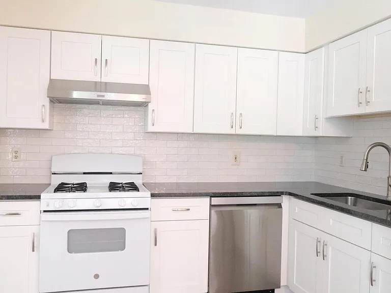 93 Oak Ln — Photo 7