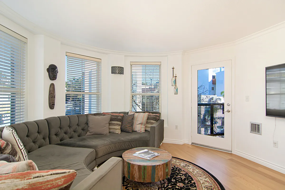 2 bed, 1064 sqft, $5,000 — Photo 1