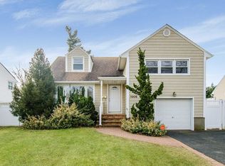 3906 Ralph St S, Seaford, NY 11783