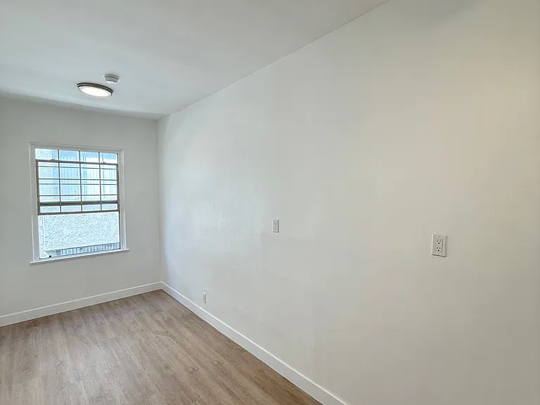 1641 Crenshaw Blvd #204 — Photo 4