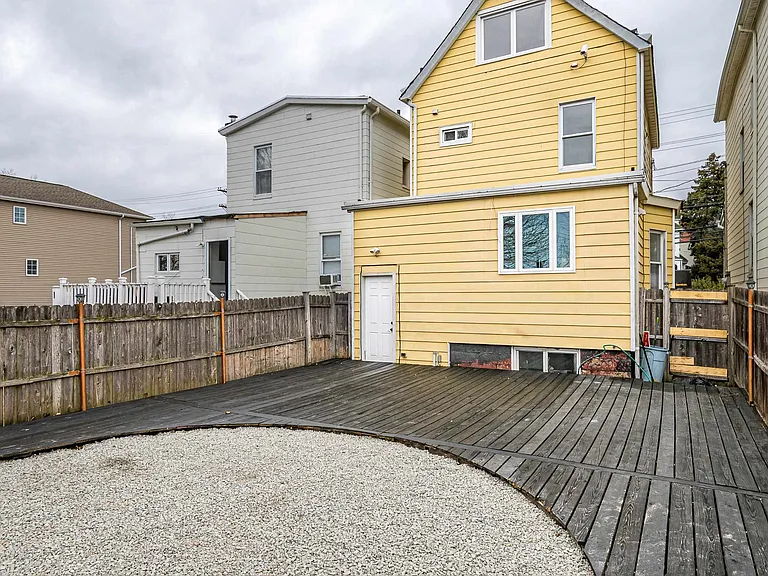 602 Avenue E — Photo 6