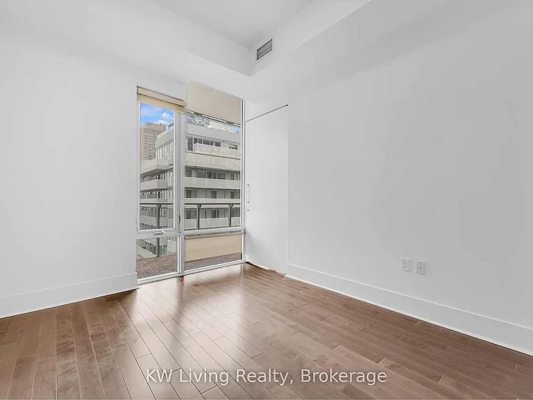 29 Queens Quay E #828 — Photo 18
