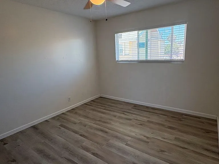 650 Linden Ave — Photo 9