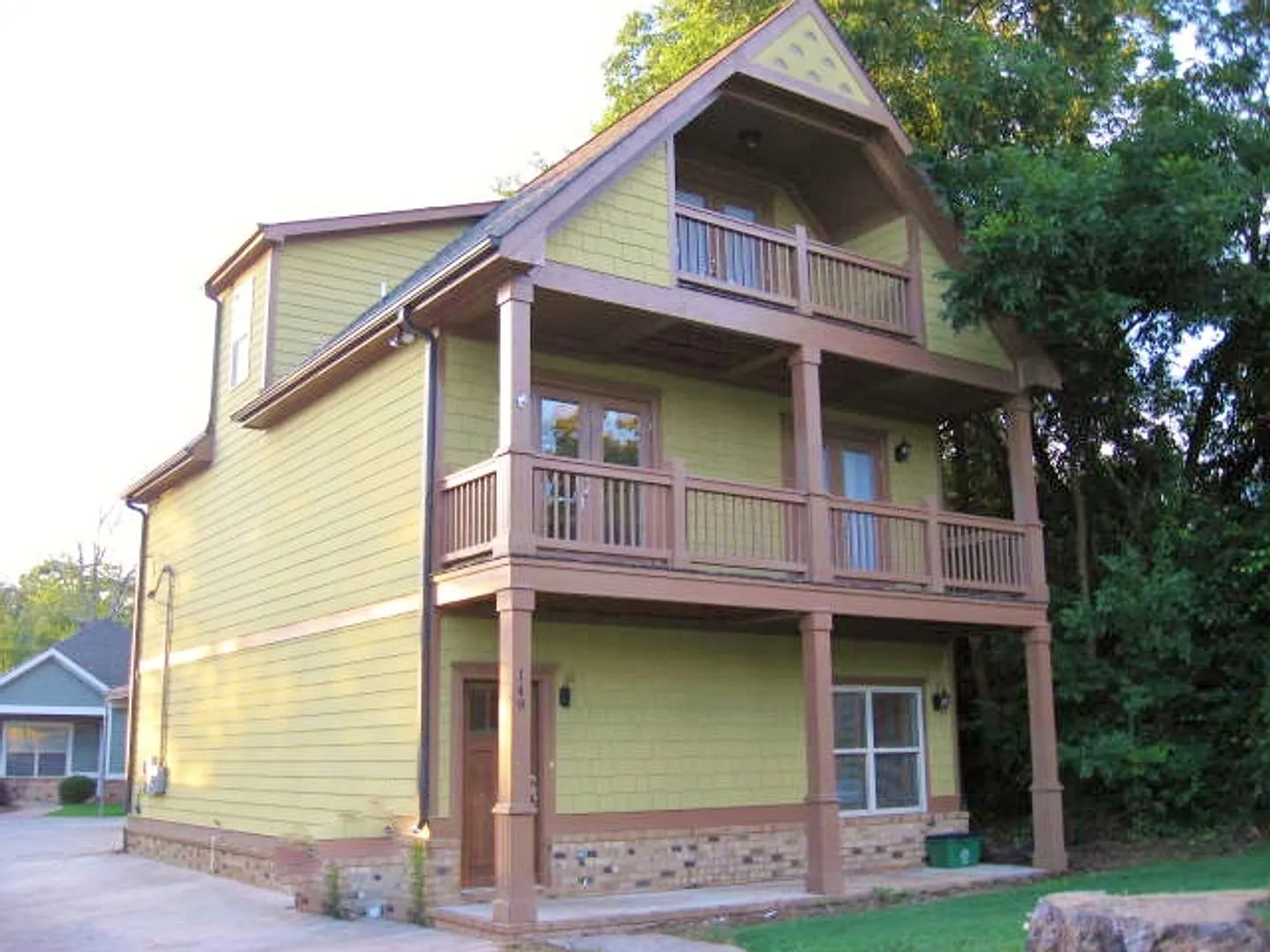 Five Bedroom Near Downtown Available for Pre-Lease! — Photo 1