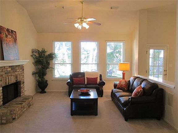 4th image of 112 S Prize Oaks Dr