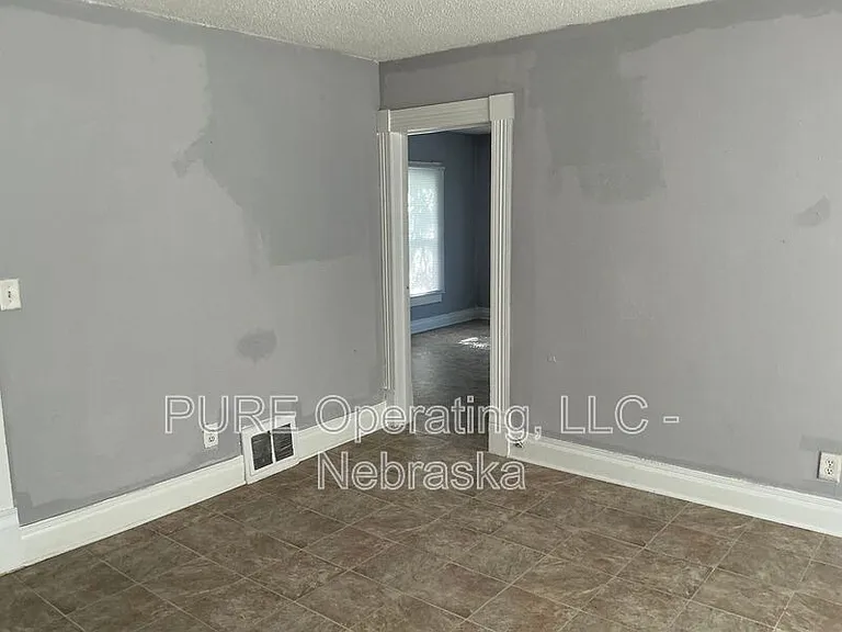 810 E Erie St #1 — Photo 9