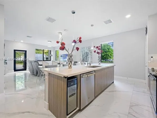 8326 NW 51st Ter #Townhouse 8326, Miami, FL 33166