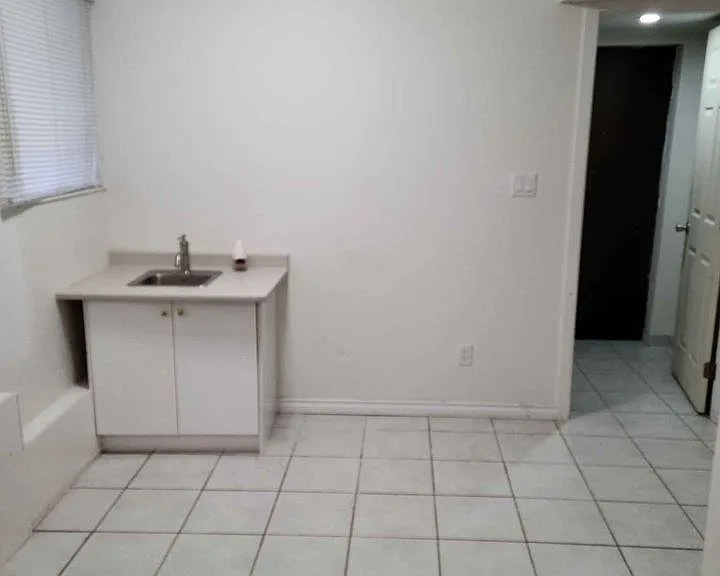 38XX Windermere St — Photo 9