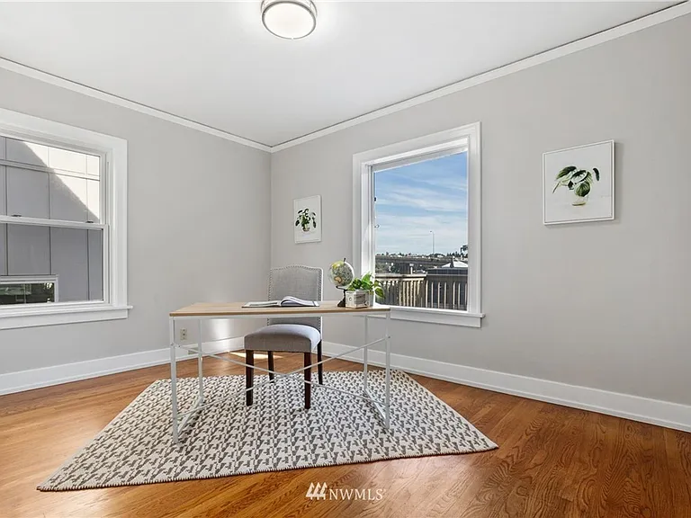 2428 Boyer Ave E — Photo 11