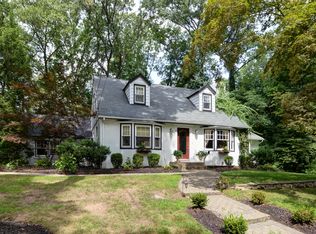 89 Kenilworth Rd, Mountain Lakes, NJ 07046