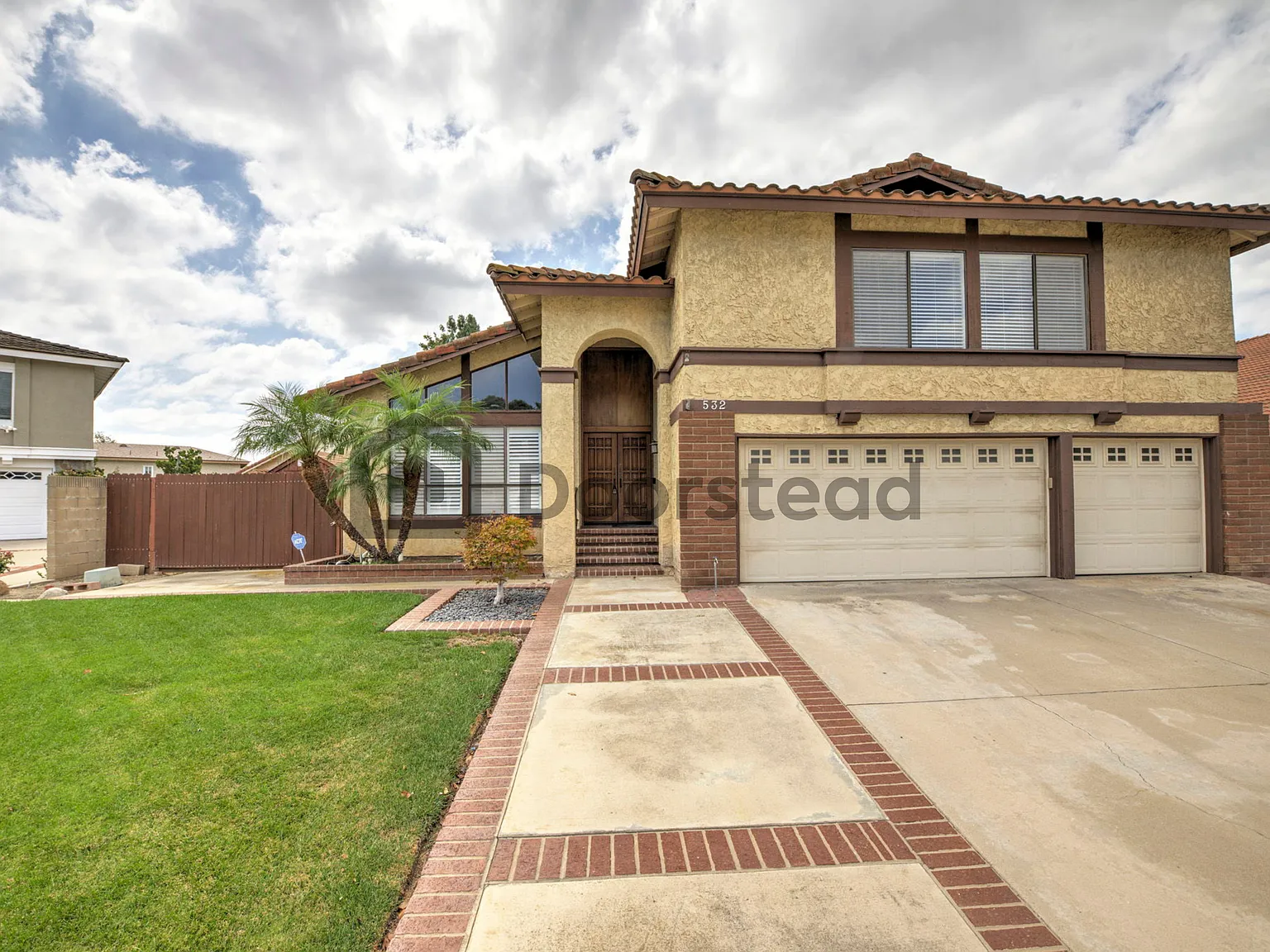 4 bed, 2.5 bath, 2456 sqft, $5,330 — Photo 2