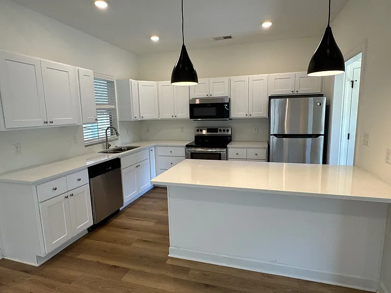 117 Otis St — Photo 3