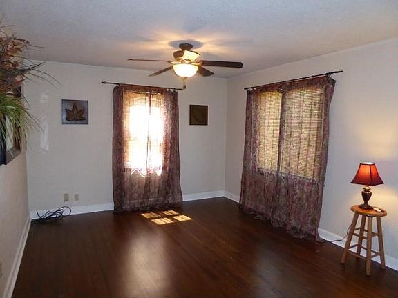 INVITING WARMTH OF THE LIVINGROOM