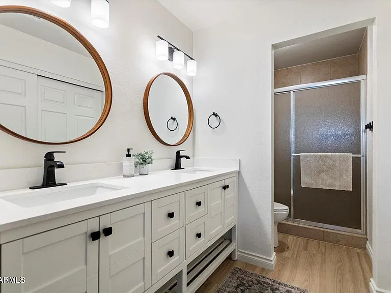 1017 E Maryland Ave #116 — Photo 16