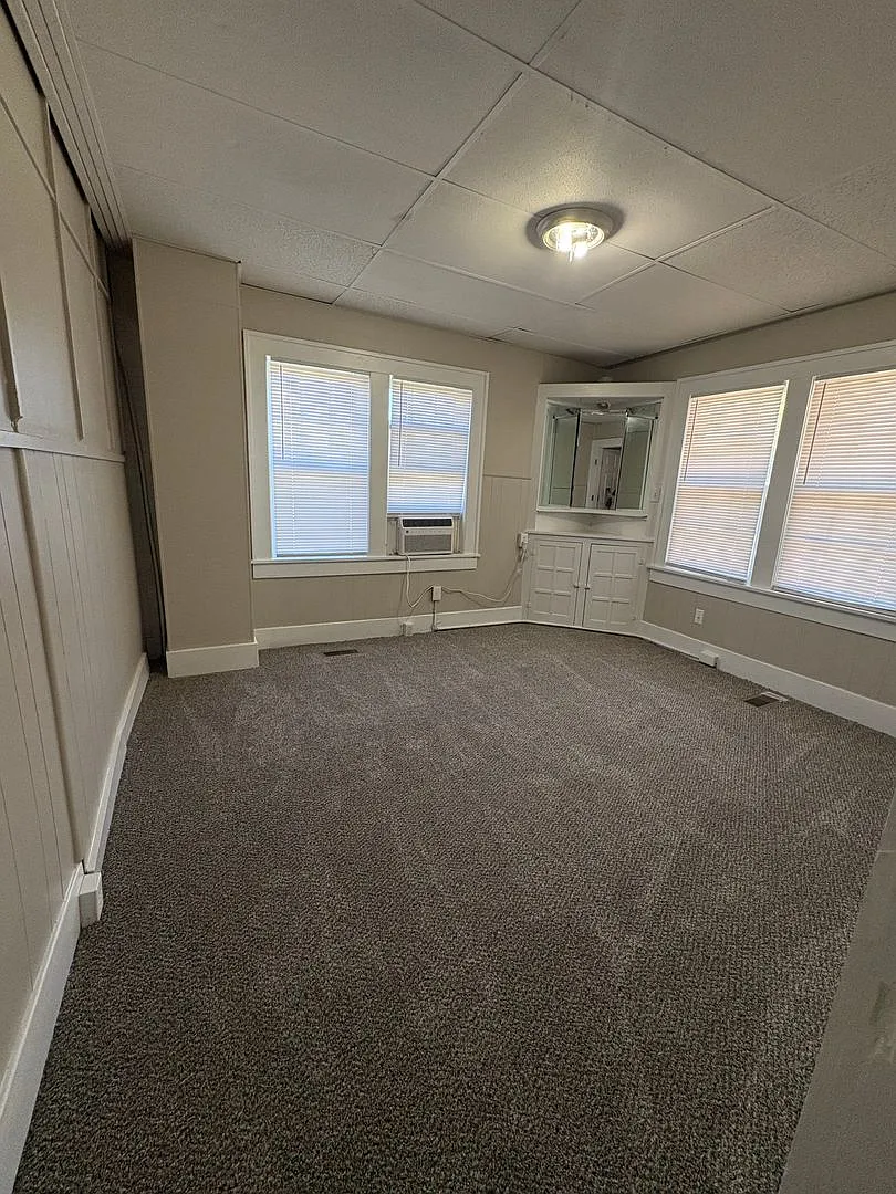 1204 S Hydraulic — Photo 2