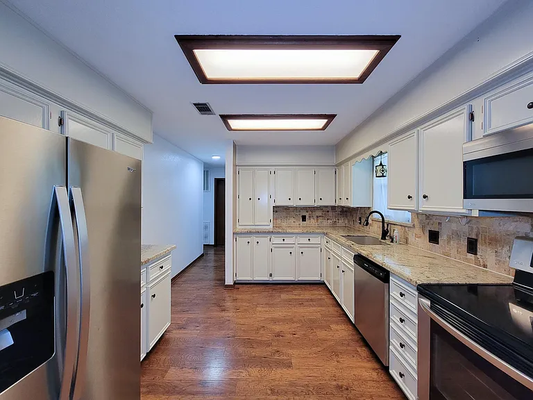 10282 Valley Dr S — Photo 14