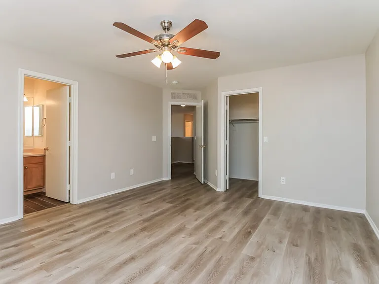 1006 S Clancy Cir — Photo 8