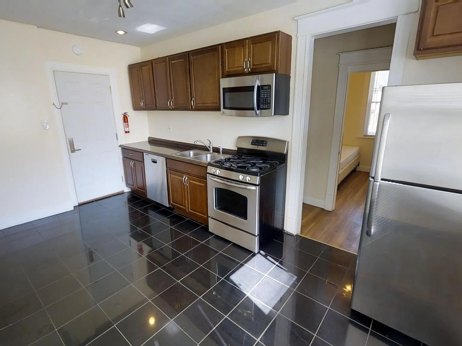 3 bed, $1,950 — Photo 3