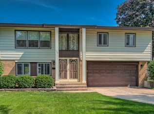 906 Oxford St, Downers Grove, IL 60516