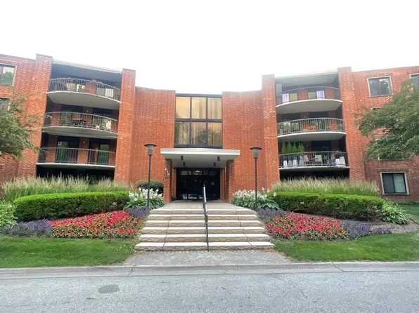 1615 E Central Rd Unit 211B, Arlington Heights, IL 60005