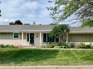 9630 W Hope Ave, Wauwatosa, WI 53222