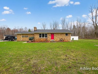 825 Sixteen Mile Rd NW, Kent City, MI, 49330