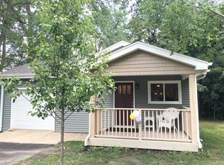 311 S Circle Ave, Port Barrington, IL 60010