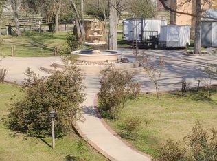 604 Wrangler Rd, Wallis, TX 77485