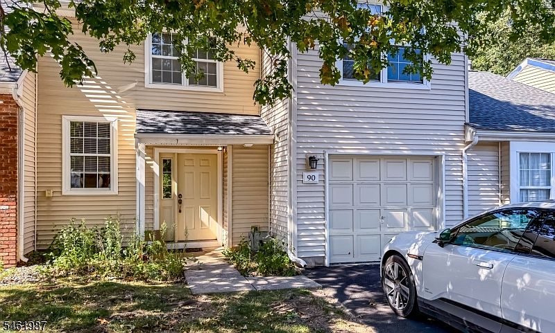 1st image of 90 Stonehedge Ct