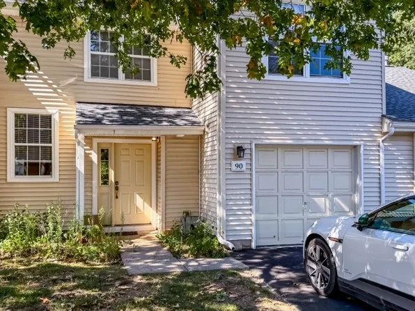 90 Stonehedge Ct, Franklin Twp., NJ 08873