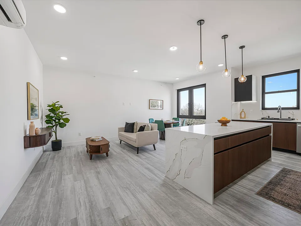 4614 Kennedy Blvd #301