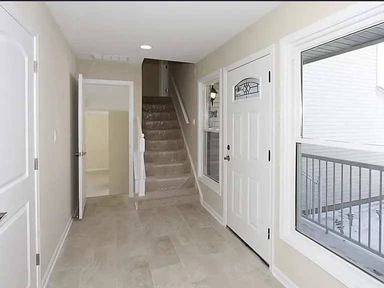 1939 Woodside Ln — Photo 4