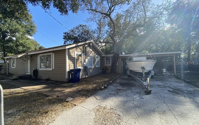 1st image of 1215 E Holland Ave