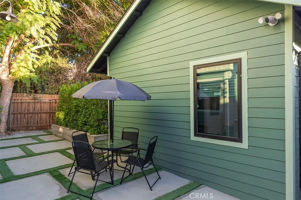 2 bed, 681 sqft, $3,850 — Photo 2